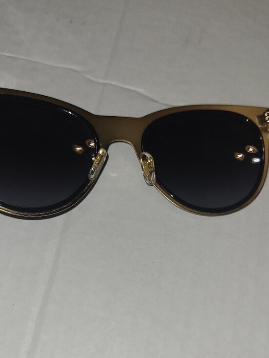 Versace Black and Gold Cat-Eye Polarized Women\'s Sunglasses main image 4